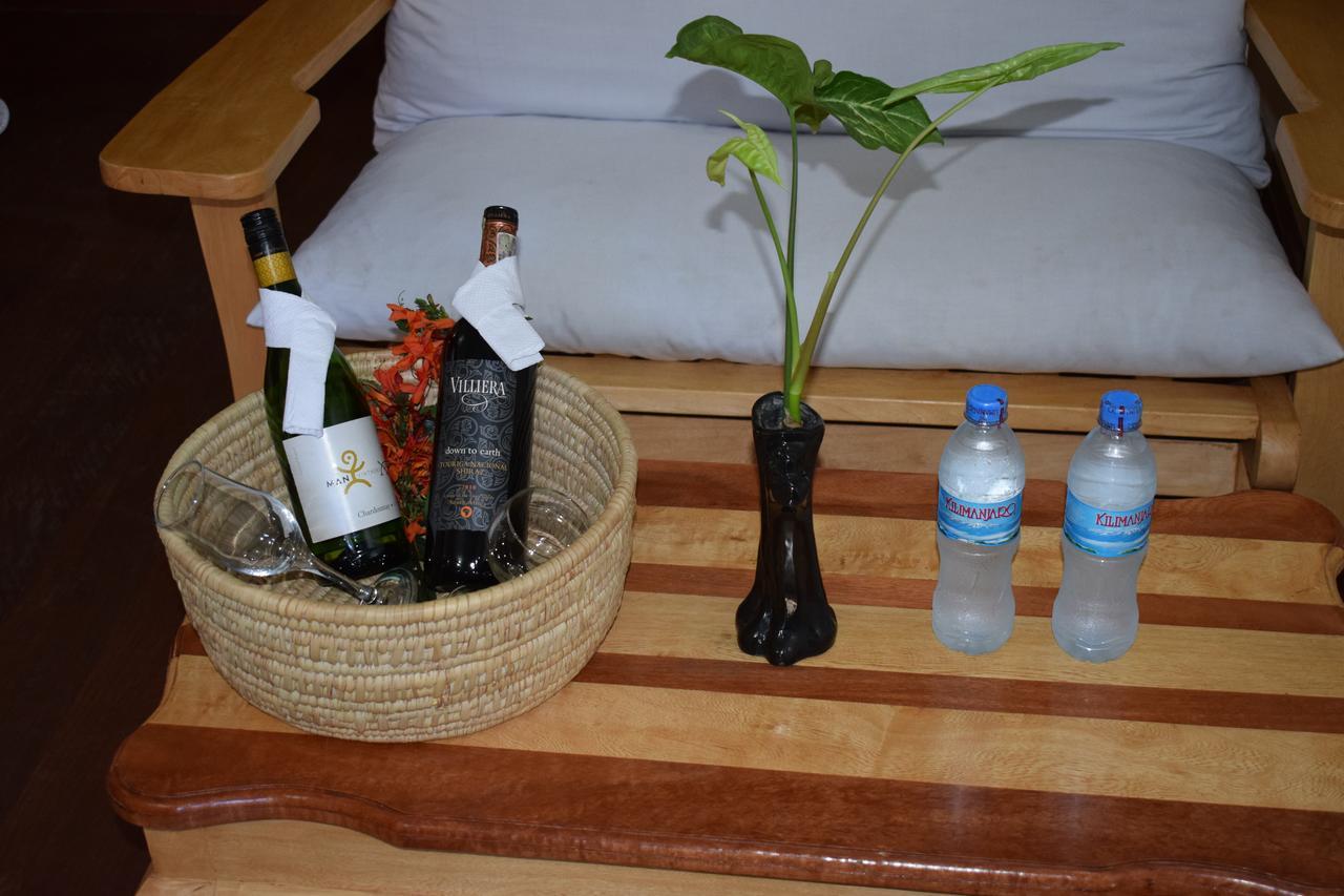 Ngorongoro Lodge Karatu Bagian luar foto