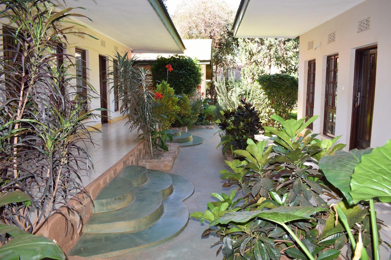 Ngorongoro Lodge Karatu Bagian luar foto