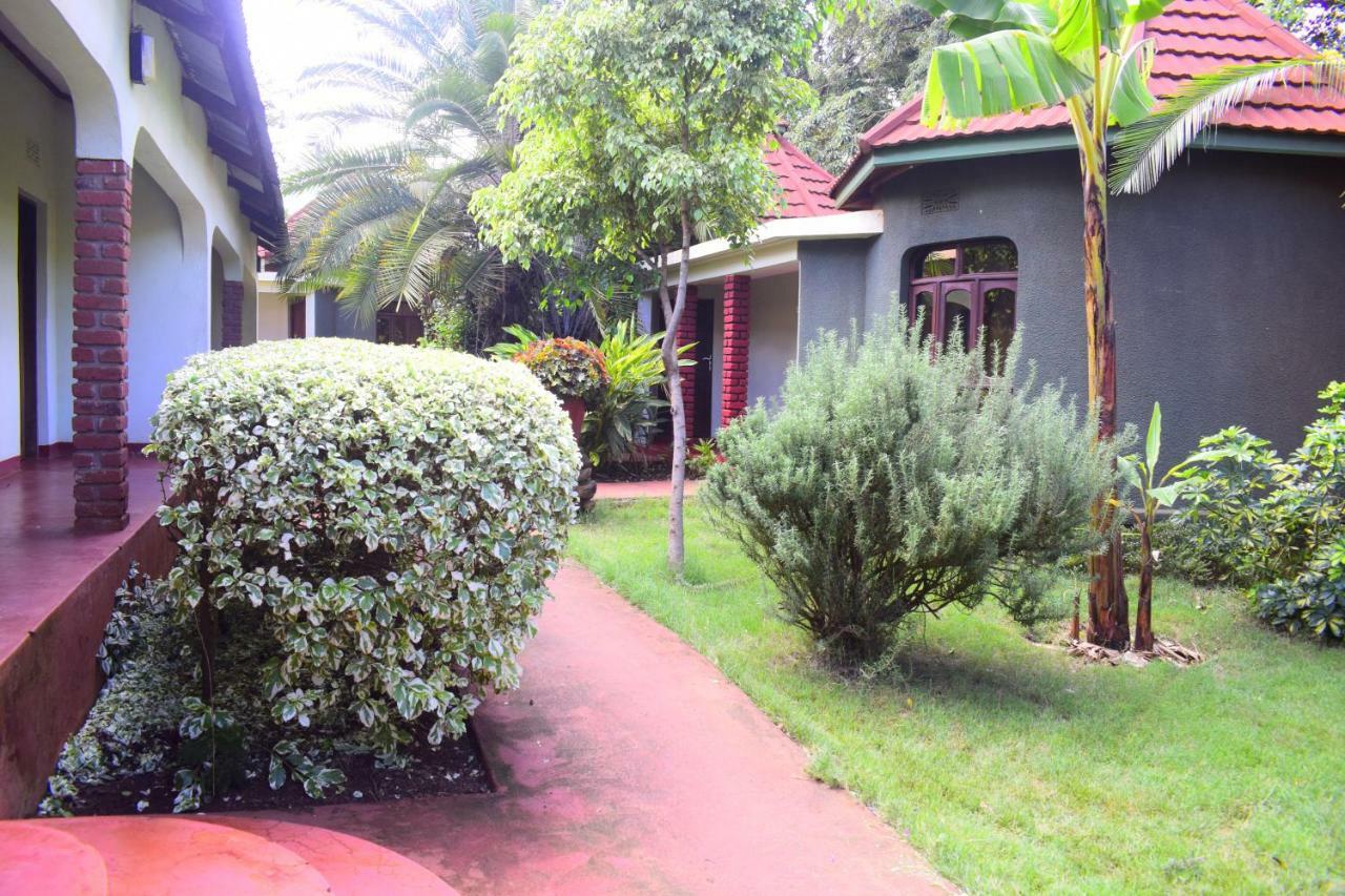 Ngorongoro Lodge Karatu Bagian luar foto